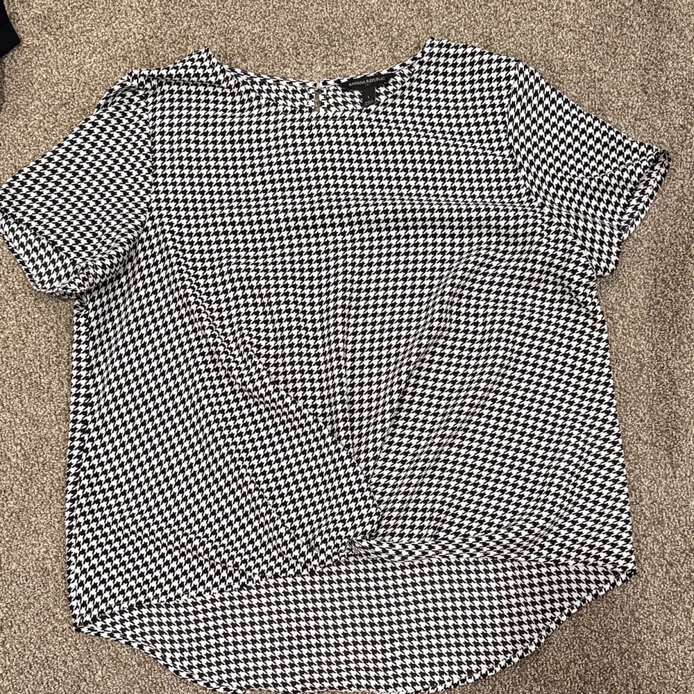 Banana Republic Monochrome Houndstooth Blouse